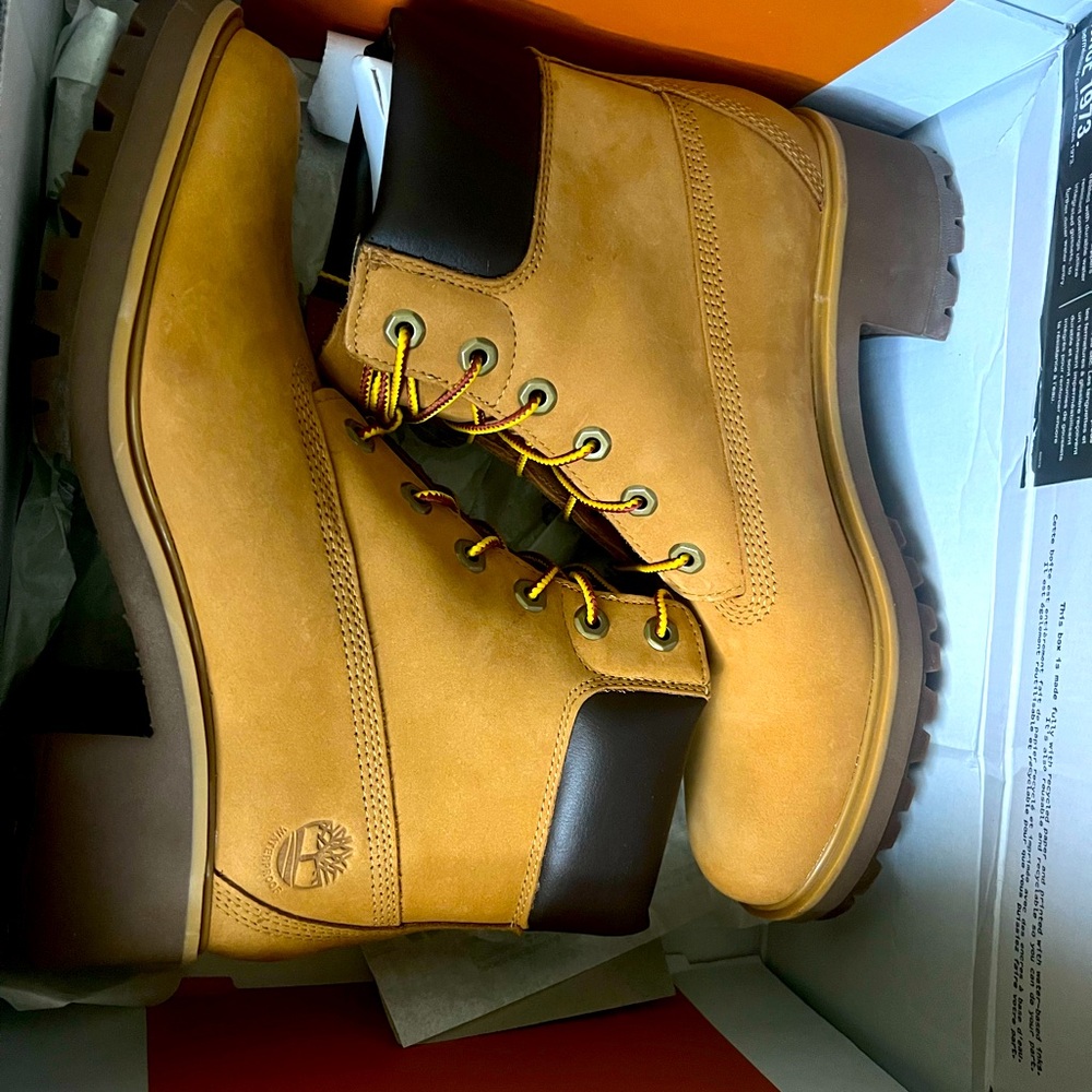 Brand new size 10 women timbered boots